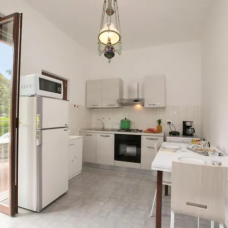 Alberti Emma - Happy Apartment Saló